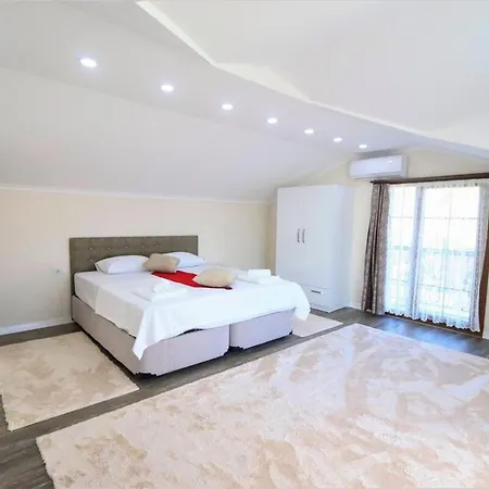 ヴィラ For 14 With Private Pool In Calis, フェティエ